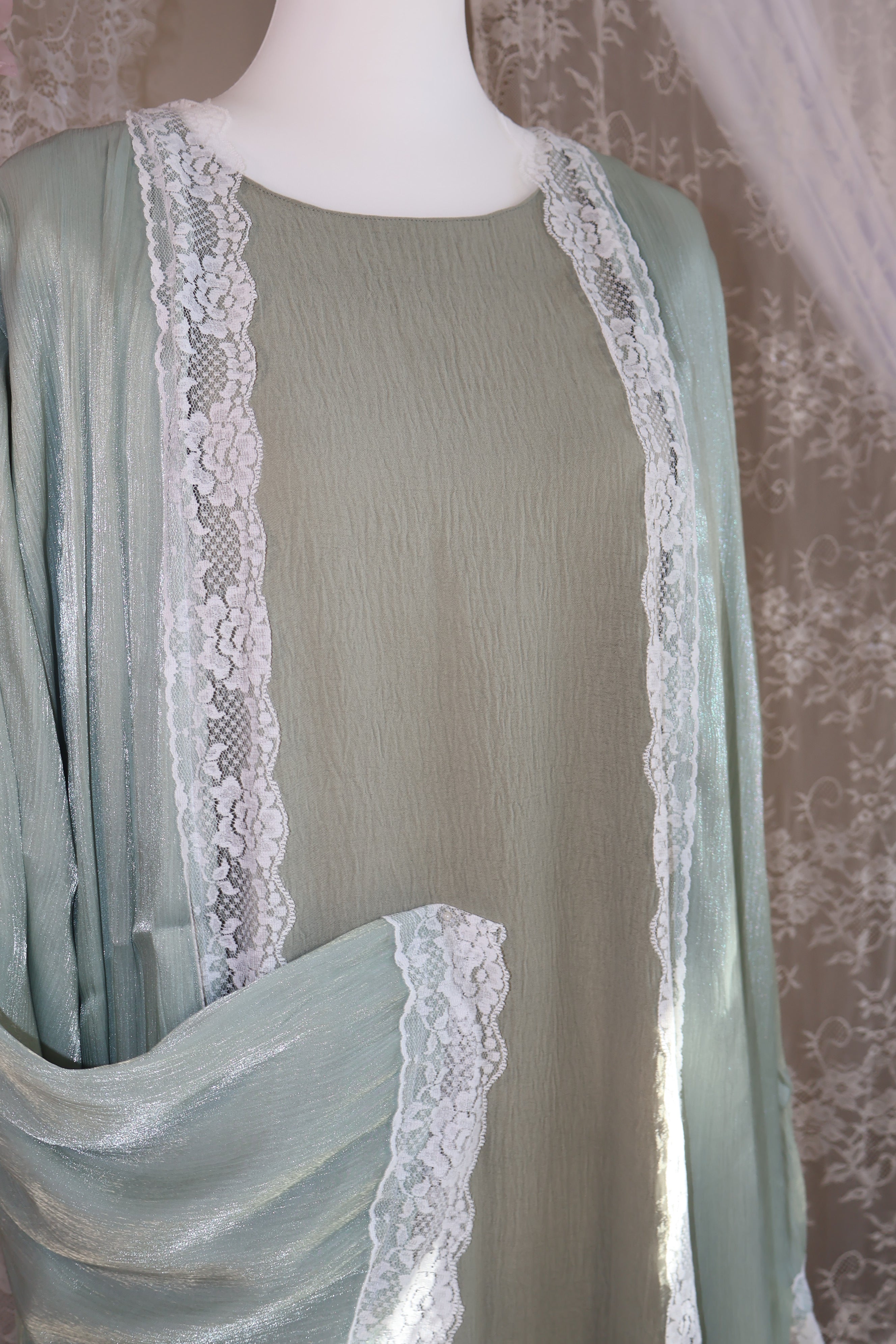 The Dentelle Abaya- sage