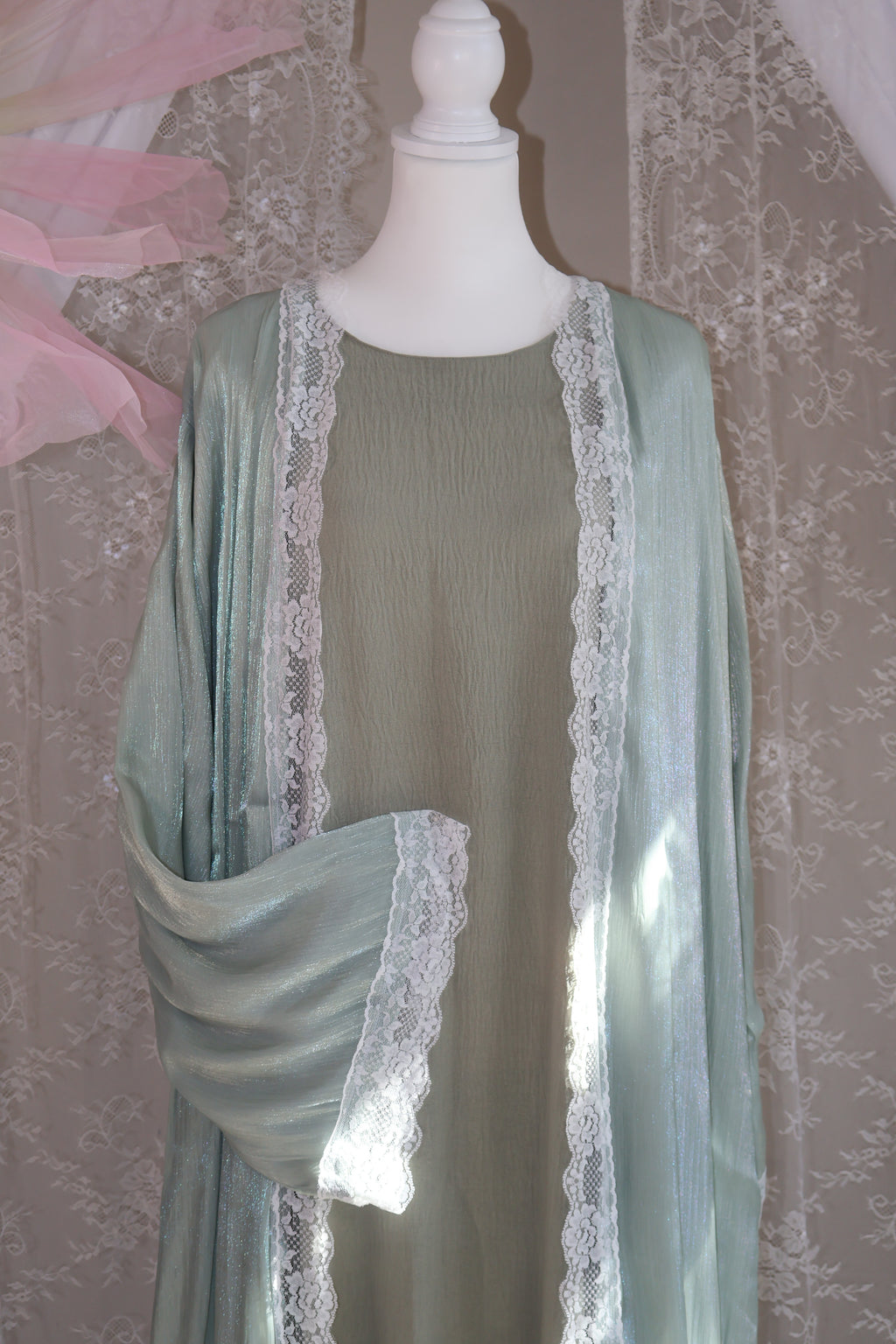 The Dentelle Abaya- sage